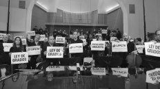 Los músicos de la reconocida orquesta entrerriana exigen la ley de Grados, frenada hace 3 años. 