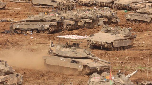 Tropas israelíes se reúnen en una zona de concentración