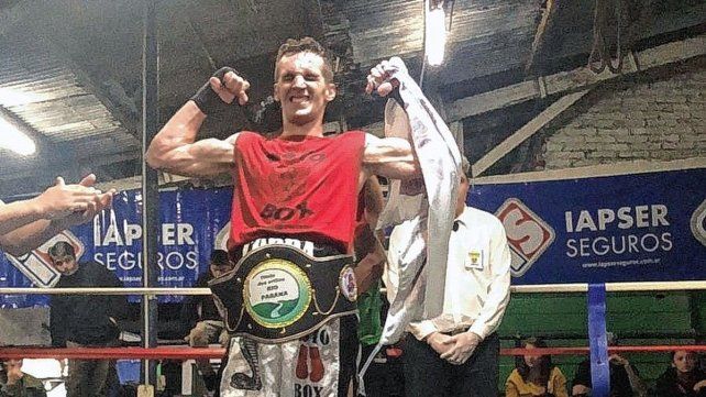 La Cobra Migliarini con el cinturón tras imponerse en la pelea principal de la velada.