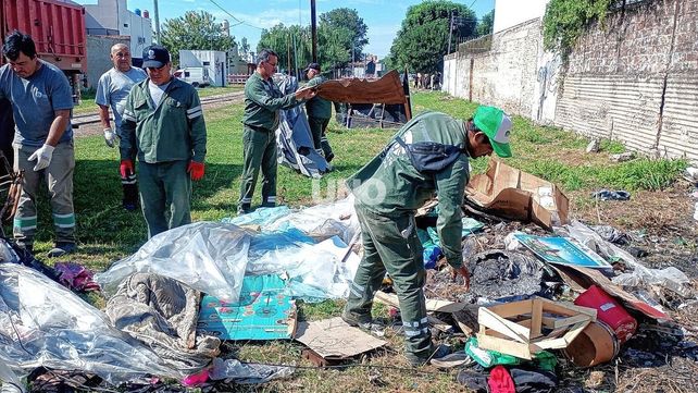 Desalojaron dos asentamientos en barrio Mariano Comas tras reiterados reclamos vecinales