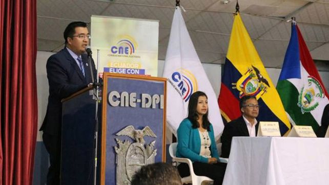 Elecciones en Ecuador: leve ventaja para el oficialista Lenín Moreno en el recuento oficial