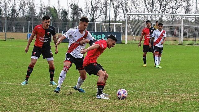 Reserva: Dura derrota de Colón ante River en el Predio