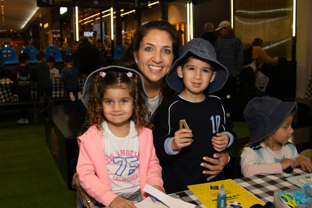 Sofia y Mateo Calderón y Sabrina Pedernera