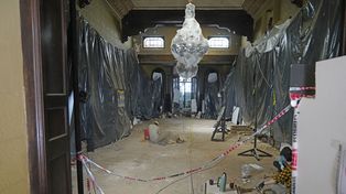 Imágenes de las obras de refacción en el hall central del Museo Estevez.
