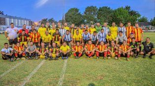 El certamen de fútbol fue para los padres.