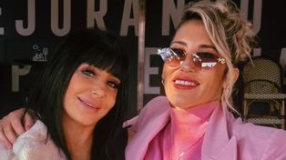 Ayelén Paleo junto a Elizabeth Rodrigo, su madre.