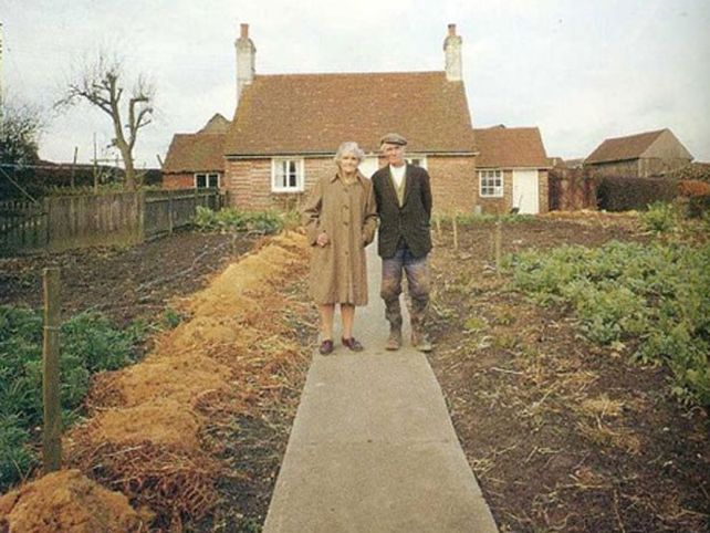 Unas emotivas imágenes de una pareja de ancianos arrasan en las redes sociales