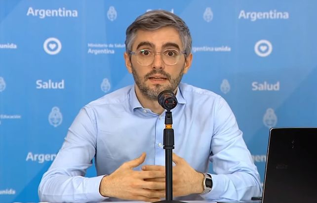 Funcionario. Juan José Barleta ayer durante la conferencia de prensa en el Ministerio de Salud.