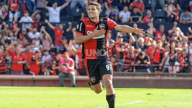 Newells venció a Banfield y avanza hacia la clasificación