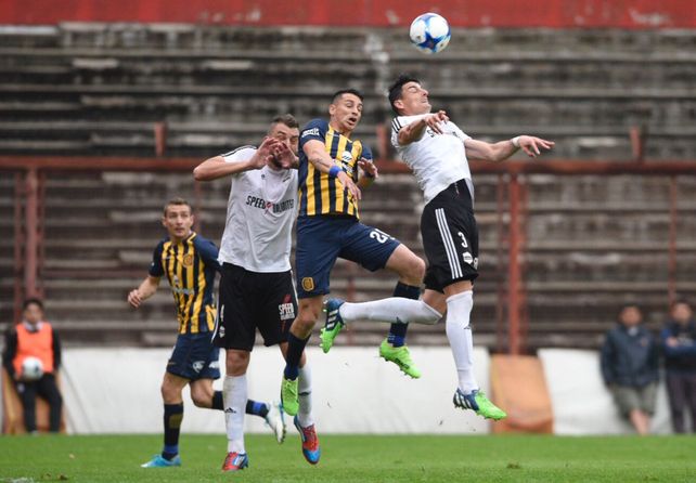 Central clasificó a los octavos de final de la Copa Argentina tras vencer a Deportivo Riestra