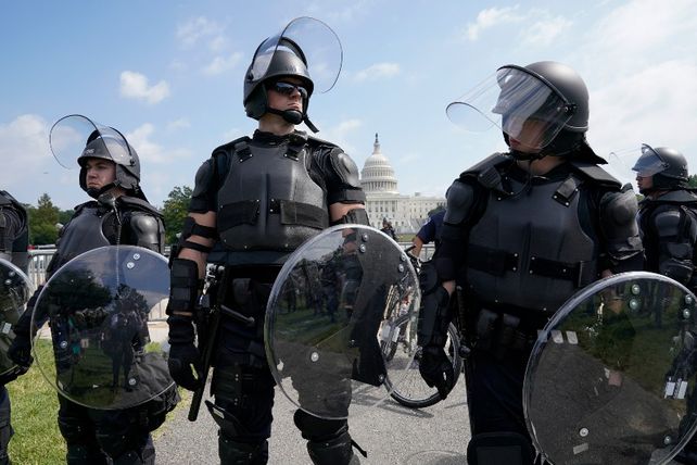 Hubo tantos policías como simpatizantes de Trump en manifestación del Capitolio