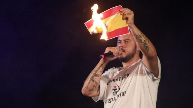 Un rapero español se refugió con sus seguidores para no ir a prisión tras insultar a la monarquía