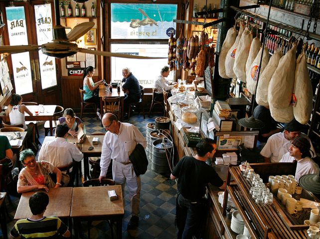 Un bar porteño. La escalada de precios puso a la capital en el puesto 41 respecto de las urbes más caras del mundo.&nbsp;