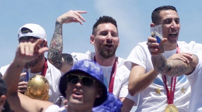 Messi y Di María en el festejo y ahora en Rosario.
