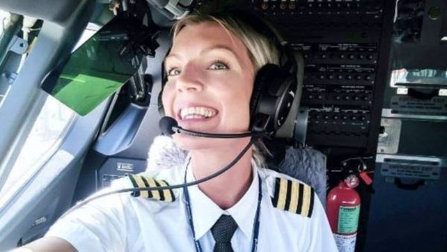 La piloto de aviación que es considerada más linda y que causa furor en las redes sociales