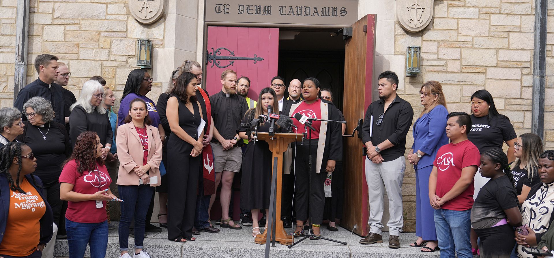 Jennifer, esposa de Kilmar Abrego García frente al Tribunal Federal antes de los debates sobre si Abrego García puede ser liberado de la cárcel, para no ser deportado, el viernes 13 de junio de 2025 en Nashville, Tennessee. (Foto AP/George Walker IV) Jennifer, esposa de Kilmar Abrego García frente al Tribunal Federal antes de los debates sobre si Abrego García puede ser liberado de la cárcel, para no ser deportado, el viernes 13 de junio de 2025 en Nashville, Tennessee. (Foto AP/George Walker IV)