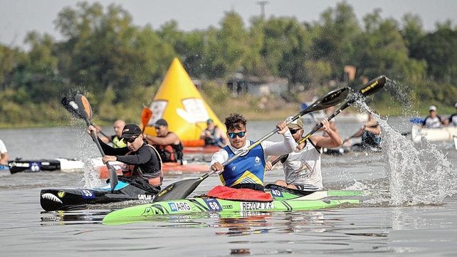 El palista olímpico Rubén Rézola acompañó la iniciativa del Náutico Azopardo.