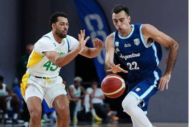 Argentina va frente a Brasil en un nuevo clásico por el título