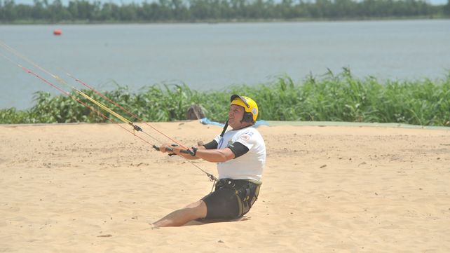 Ya es difícil levantar la cometa en la playa.&nbsp; &nbsp;