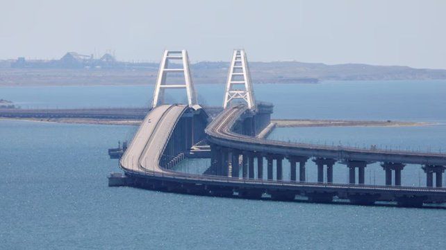 Ucrania atacó el puente de Crimea que se comunica a Rusia