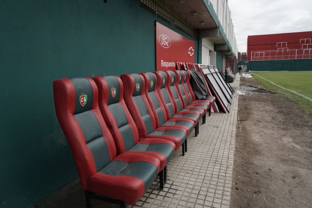 El banco de suplentes es un lujo. Con el escudo de Aguirre