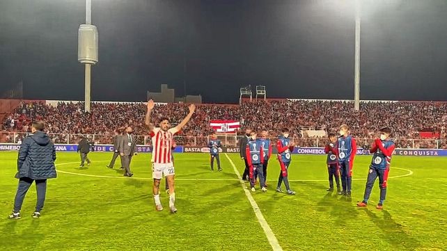 Todo Unión ovacionó a un Britez que se fue entre lágrimas