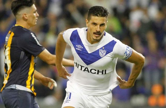 Colón ofreció más plata que Newells para quedarse con Salinas