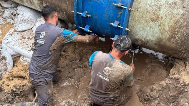 Personal municipal comenzó con las tareas para reparar el caño de 900 mm