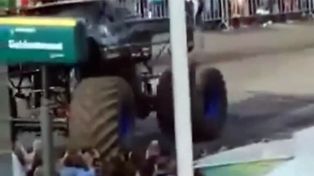 Un monster truck pierde el control y mata a dos personas en un espectáculo en Holanda