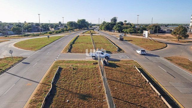 La rotonda de barrio Varadero Sarsotti está en el eje del debate por el tran caudal vehicular y la peligrosidad vial existe en la zona. 