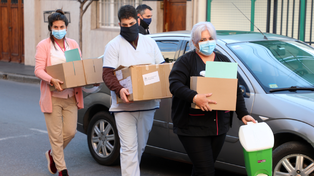 Relevan los 55 departamentos del edificio donde viven los infectados y aguardan resultados