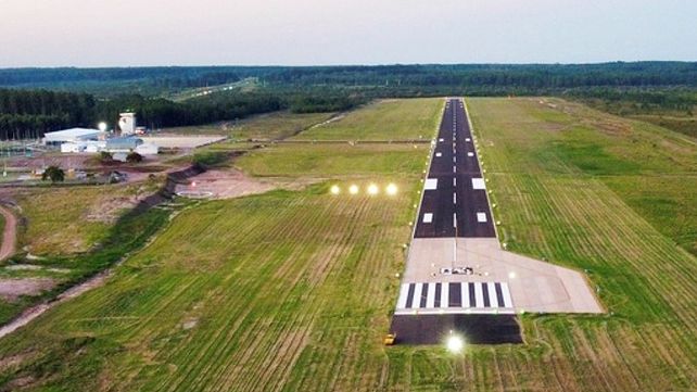 La empresa Humming Airways realizó su presentación para operar la ruta aérea Concordia - Buenos Aires.