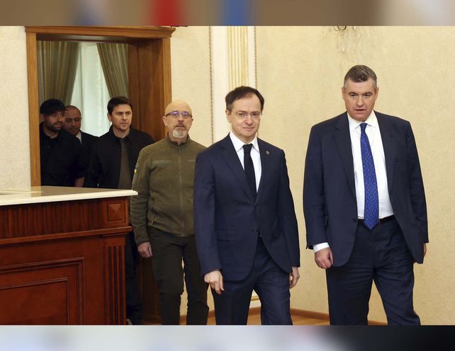 Ucrania y Rusia se reunieron en Bielorrusia y Kiev exigió el retiro de las tropas invasoras