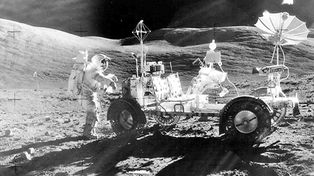 Descubren que la Luna tiene tanta agua en su interior como la Tierra