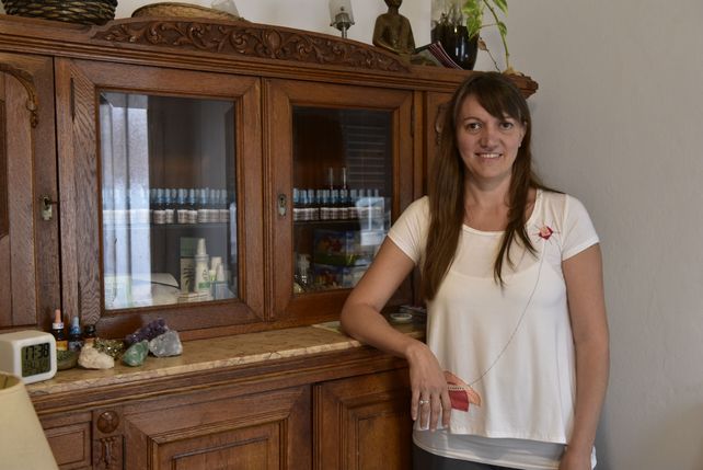 Carolina Campra dirige el curso de posgrado Las esencias florales en el cuidado de la salud que se dicta en Medicina.