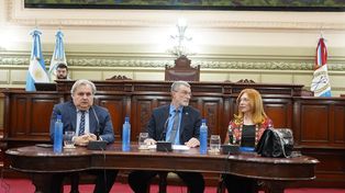 Cita picante. Farías (jefe de Diputados), el ministro Rimoldi y la cuestionada Morel, funcionaria de Seguridad.