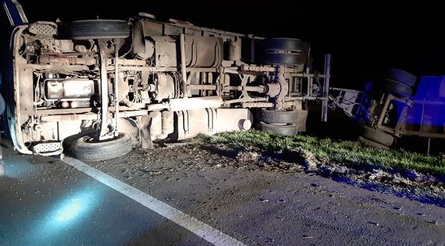 Así quedó el camión tras el vuelco