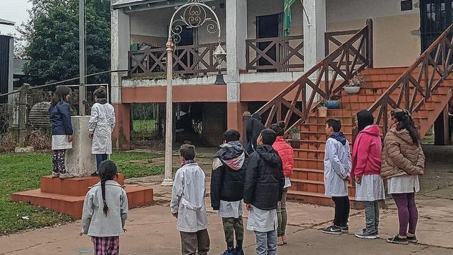 Estudiantes. Los chicos asisten a la escuela Nº26 Leandro N. Alem de la Isla Charigüé.