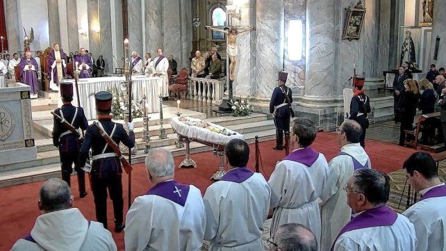 Despiden al Cardenal Estanislao Esteban Karlic en Paraná. Despiden al Cardenal Estanislao Esteban Karlic en Paraná.