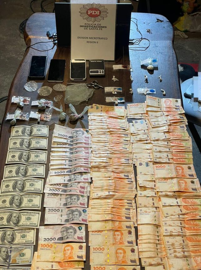 Parte de lo incautado en localidad de Funes en un procedimiento por microtráfico.&nbsp;