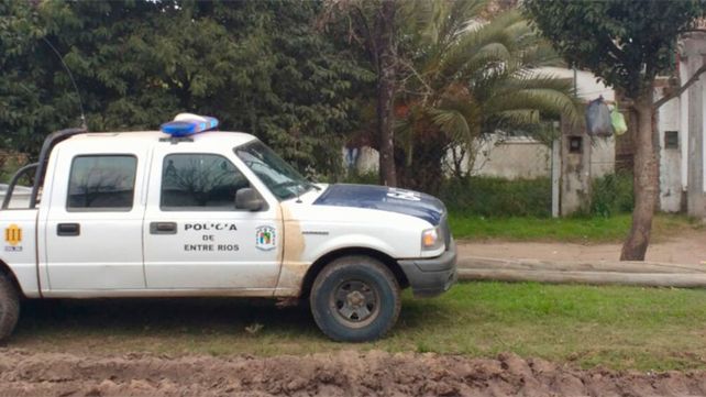 Los médicos de la policía trabajaron en la casa del abuelo.&nbsp;