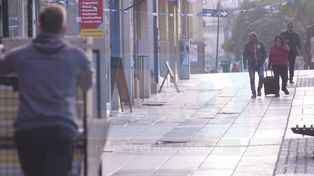 Comercios cerrados y poca gente en la peatonal de Paraná 