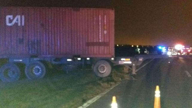 El semirremolque que se desprendió del camión causando la tragedia.&nbsp;