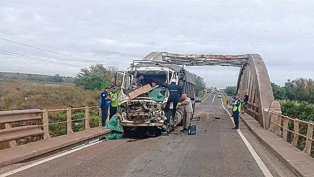 Ruta 131: accidente sobre el Puente Blanco involucró a tres camiones