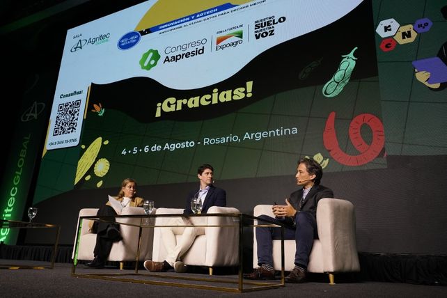 Los meteor&oacute;logos Leonardo De Benedictis y Fernando Yu, durante la charla sobre clima que dieron a sala llena