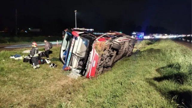 Entre Ríos: volcó un micro con estudiantes que volvían de su viaje de egresados