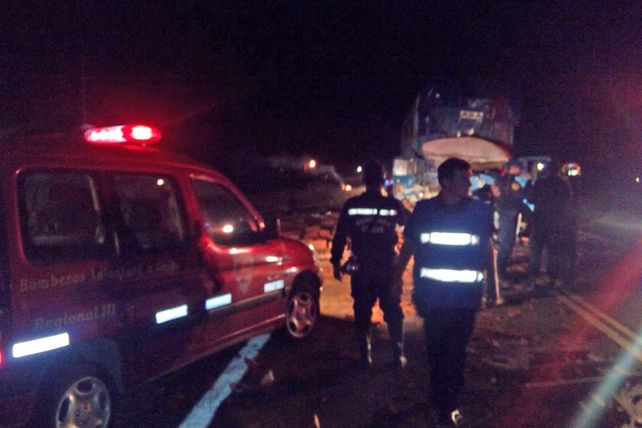Impactante choque de camiones en la ruta 12