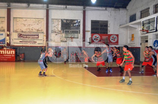 Están definidos los cruces playoffs en el Dos Orillas de básquet