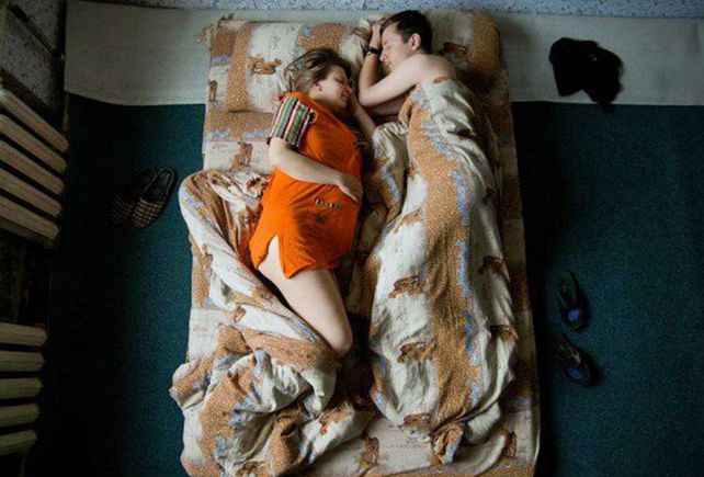 Fotografió a todas sus amigas embarazadas mientras dormían
