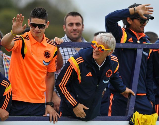 Pekerman y la selección de Colombia fueron recibidos como héroes